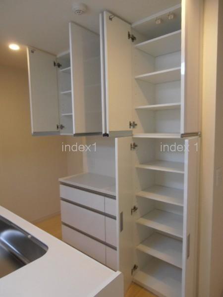 Receipt. Kitchen storage is also abundant