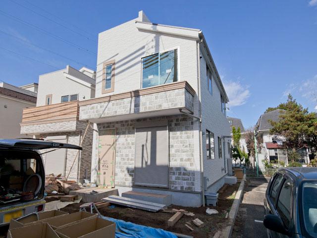 Local appearance photo. Local (12 May 2013) Shooting