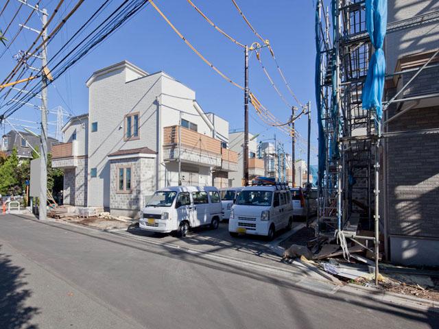 Local photos, including front road. Local (12 May 2013) Shooting