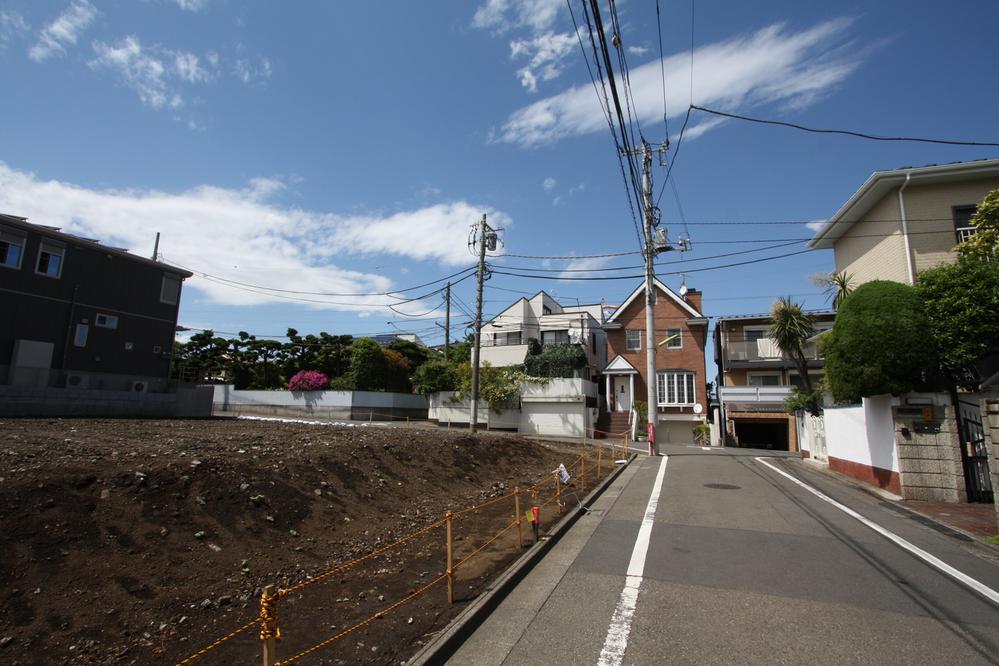 Local land photo. Because the traffic is almost no vehicle, I think that living in comfort you can do