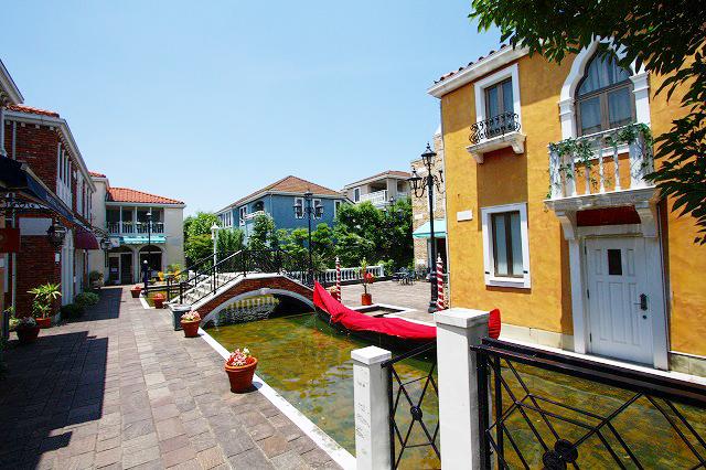 Streets around. Popular Jiyugaoka Station area