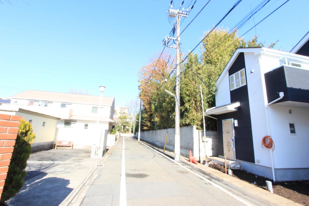 Local photos, including front road. And clean streets, A feeling of opening the entire surface of the road 6M