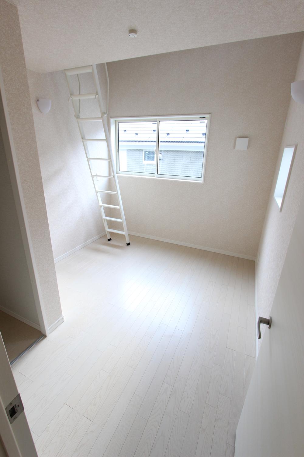 Non-living room. 2F Western-style (with a loft)