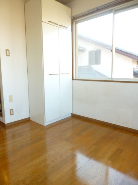 Living and room. Day is good.