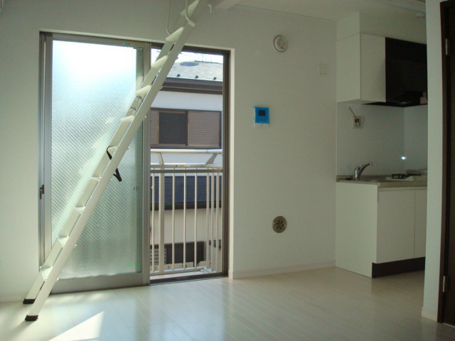 Living and room. 201, Room photo