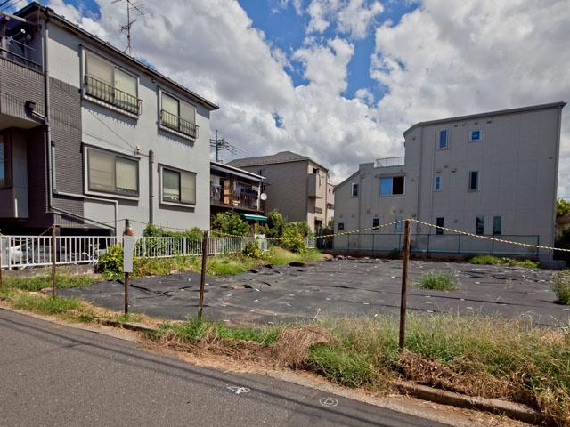 Local land photo. Is the introduction of land from "Setagaya Sakura" in the quiet residential area. "Kyodo", "Miyasaka," "Uemachi" and 3 Station available convenience. There is also a park next to, Is a very good environment. Since there is not even building conditions, You built your house of hope is. 