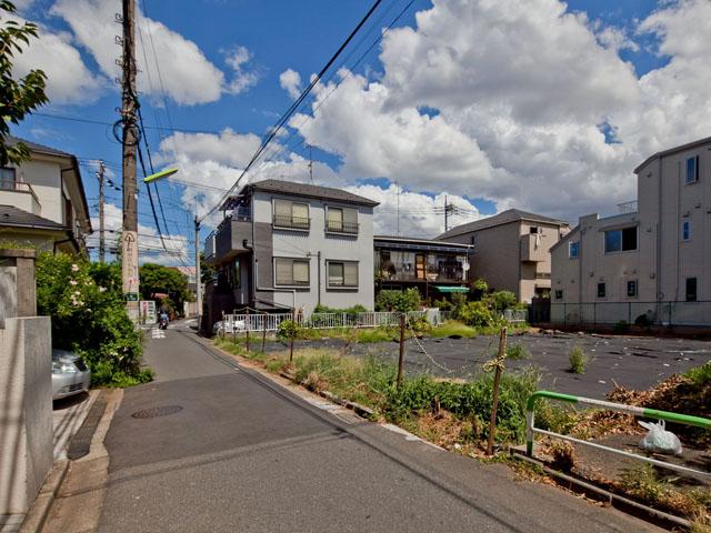 Local photos, including front road. For front road car as a small, It is also recommended for those garage is weak. 