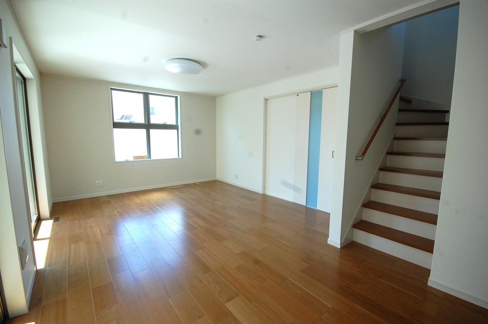 Same specifications photos (living). Example of construction