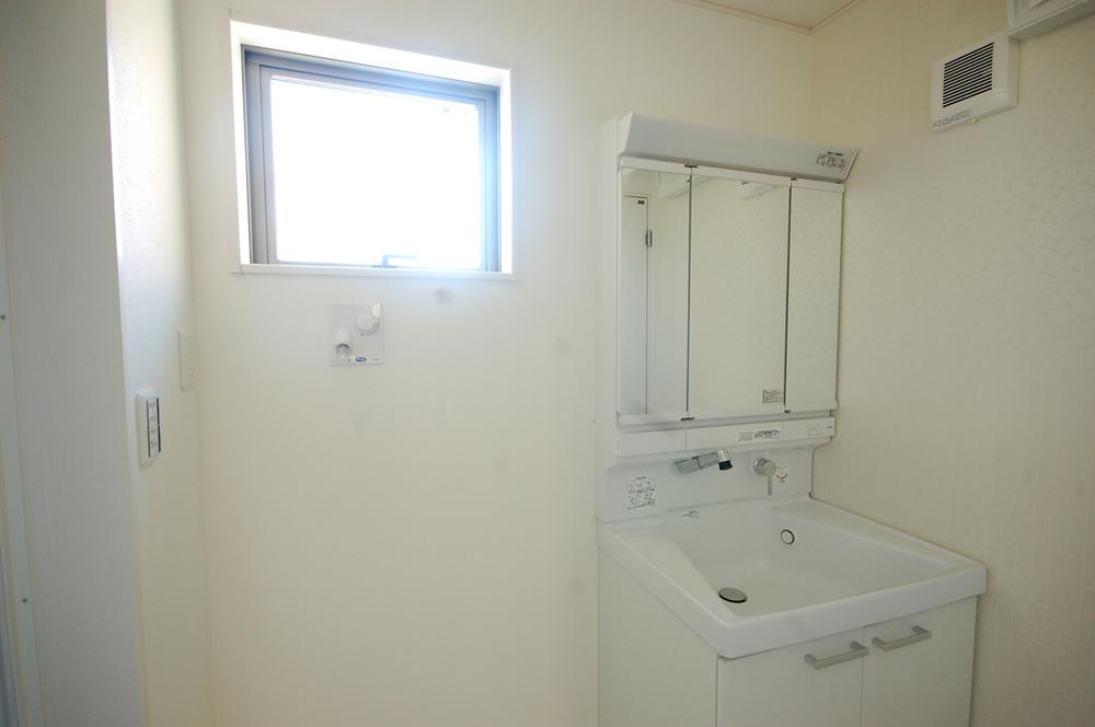 Wash basin, toilet. Example of construction