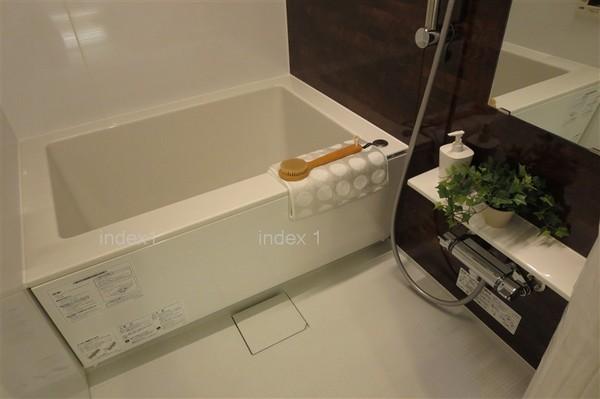 Bathroom. Health comfortable bus with Reheating drying function