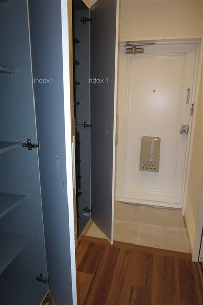 Entrance. Spacious foyer storage