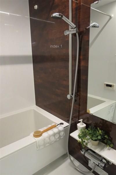 Bathroom. Reheating drying function with bus