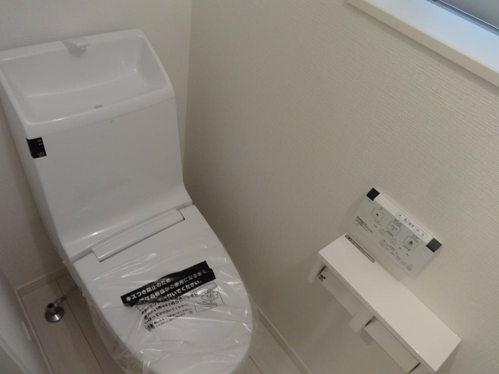 Toilet. Indoor (11 May 2013) Shooting