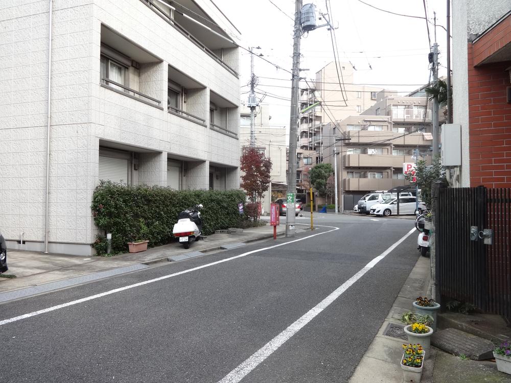 Local photos, including front road. Local (11 May 2013) Shooting