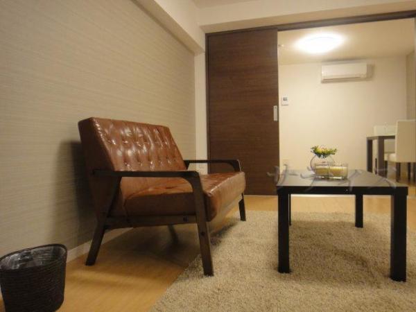 Living. Mid-Century specific stylish furnished