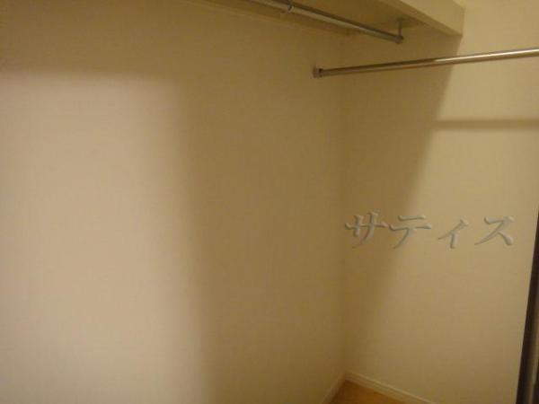 Receipt. Walk-in closet