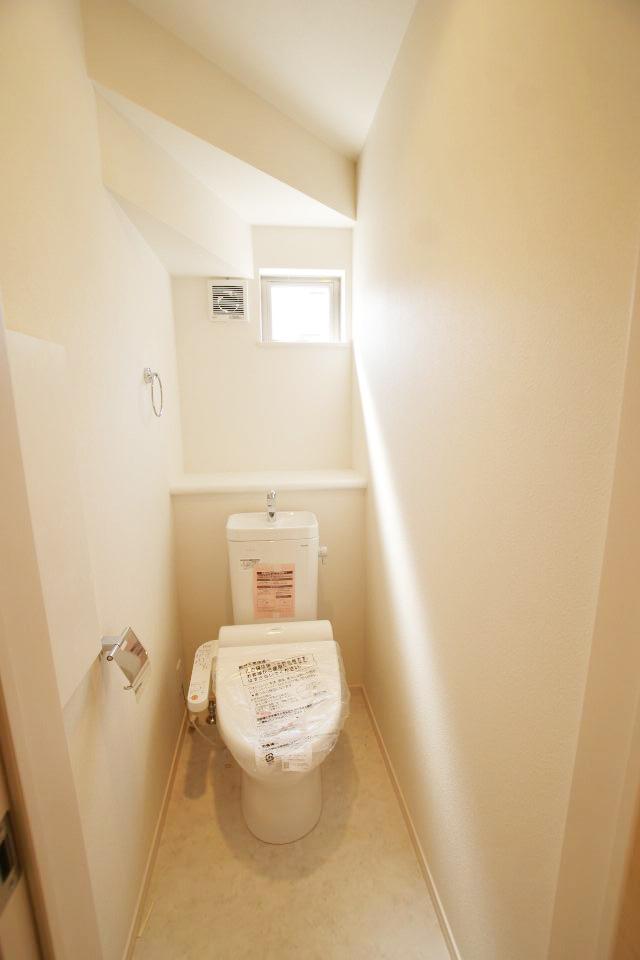 Same specifications photos (Other introspection). It will be in the toilet of construction cases. It will shower.