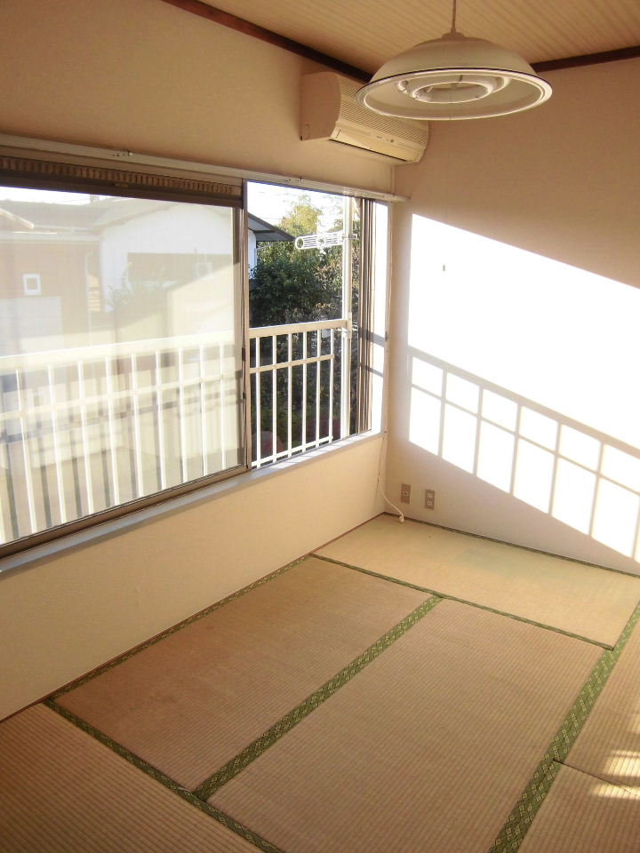 Living and room. Bright corner room room ☆