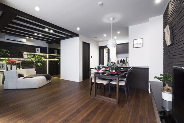 Closet or closet is provided in the Ichikaku, Always neat widely used likely the room. The kitchen is living ・ Ensure the ceiling height of the same about 2450㎜ and dining