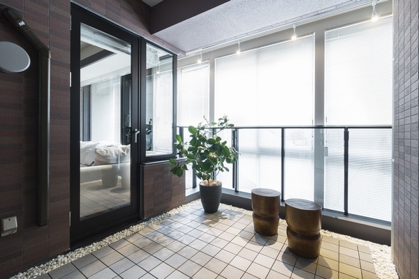  [balcony] Plenty of wide balcony that depth is secured about 2.8m