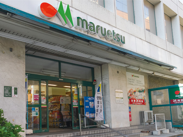 Surrounding environment. Maruetsu Nakazato shop (G: a 4-minute walk ・ About 310m, B: a 4-minute walk ・ About 260m)