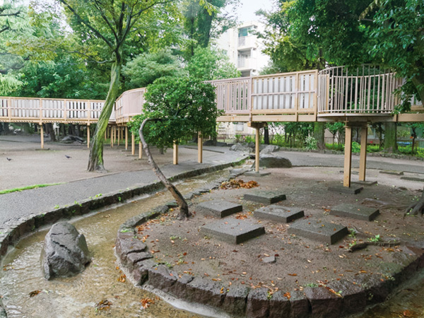Surrounding environment. Children's Square Park (G: 9 minute walk ・ About 650m, B: a 10-minute walk ・ About 730m)