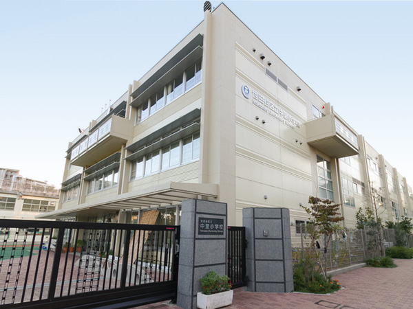 Surrounding environment. Nakazato Elementary School (G: a 4-minute walk ・ About 300m, B: 5 minutes walk ・ About 380m)