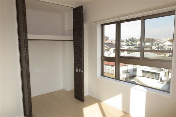 Non-living room. All rooms have daylight and views good