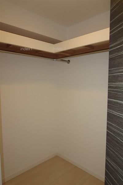 Receipt. Walk-in closet