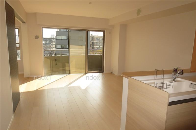 Living. Day good rooms per southeast corner room