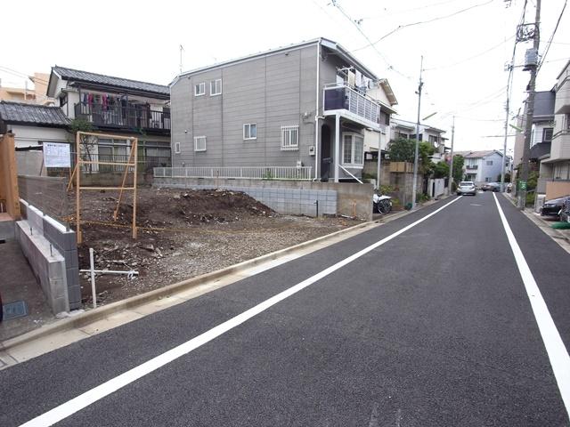 Local photos, including front road. Local (10 May 2013) Shooting