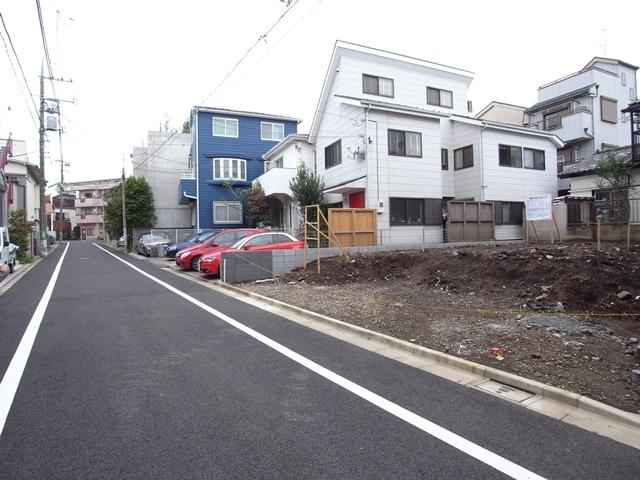 Local photos, including front road. Local (10 May 2013) Shooting