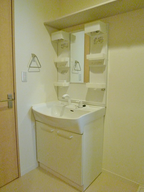 Balcony. Independent wash basin