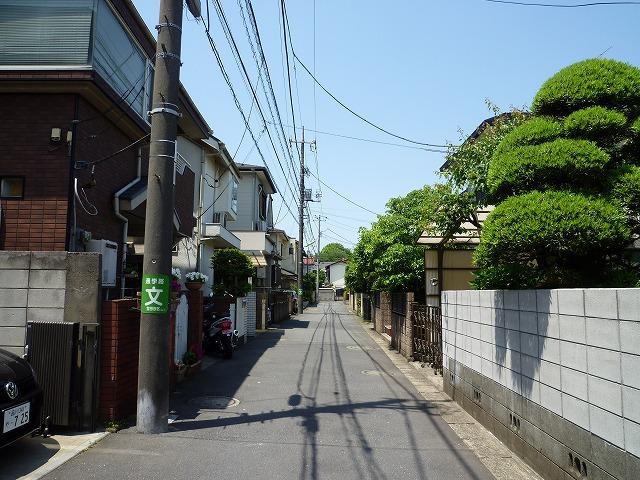 Local photos, including front road. Local (May 2012) shooting