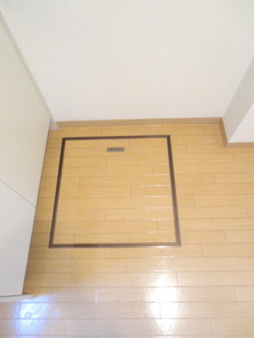 Other Equipment. Underfloor Storage