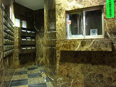 Entrance. Common areas