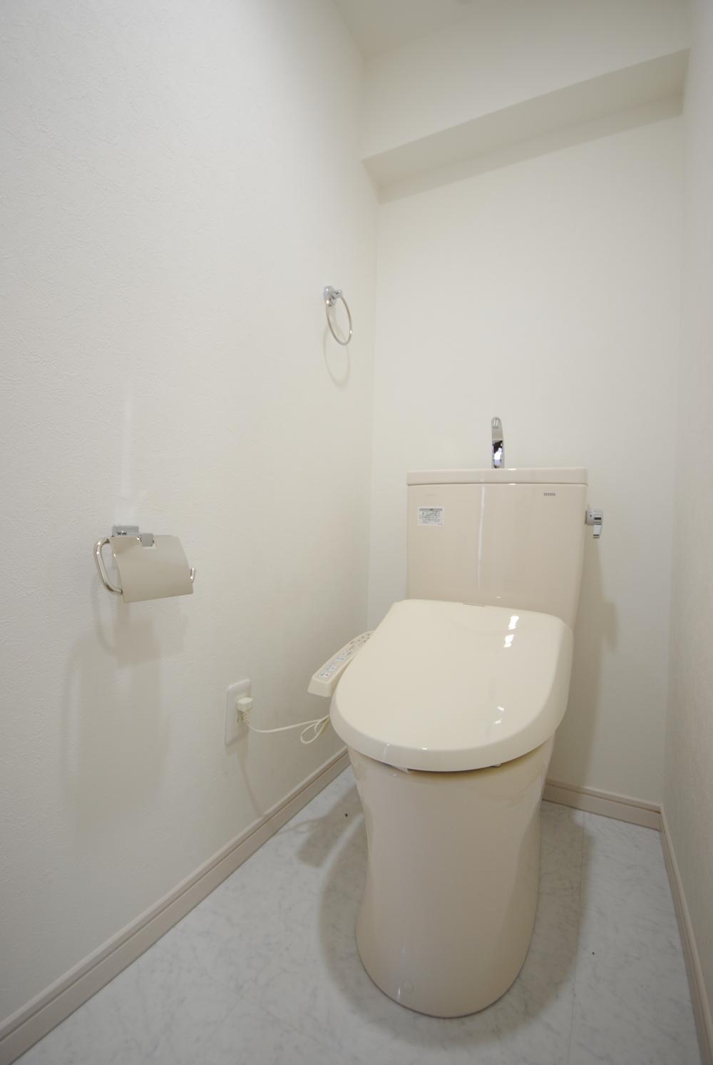 Toilet. Local (10 May 2013) Shooting