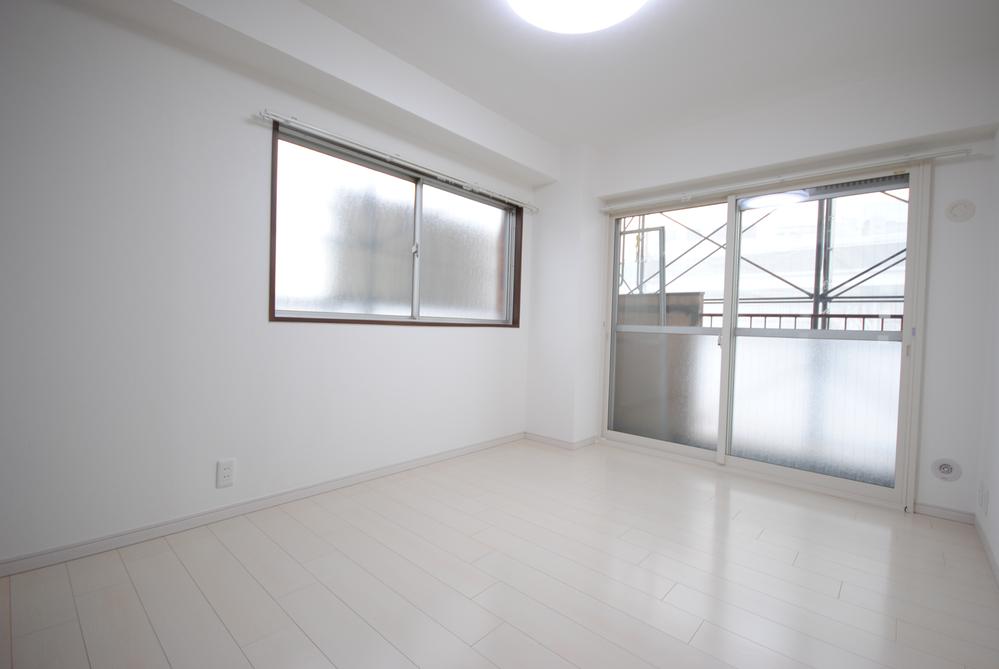 Non-living room. Local (10 May 2013) Shooting