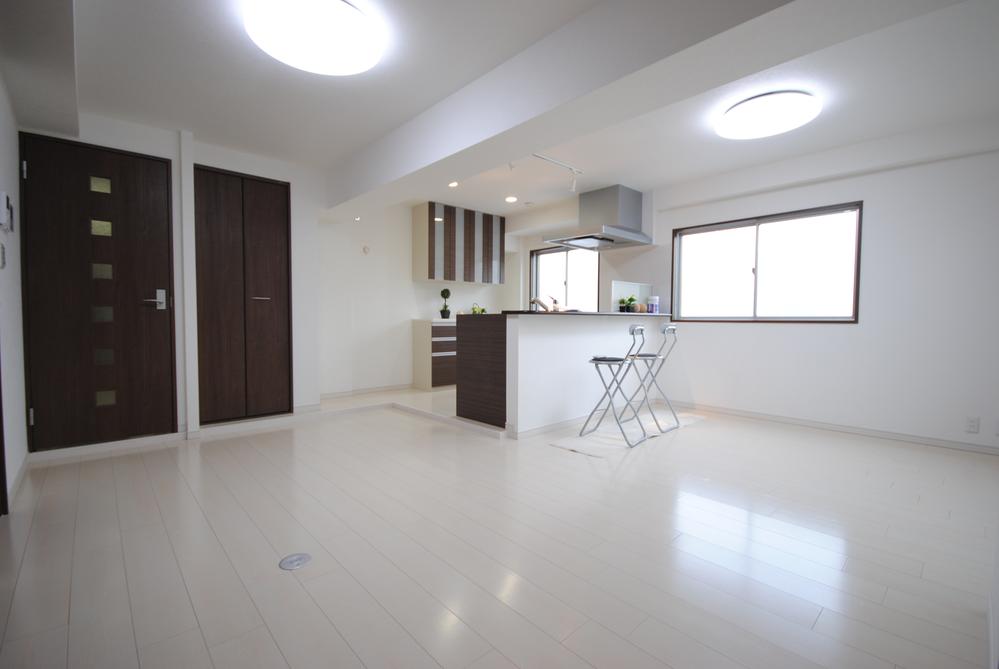 Living. Local (10 May 2013) Shooting