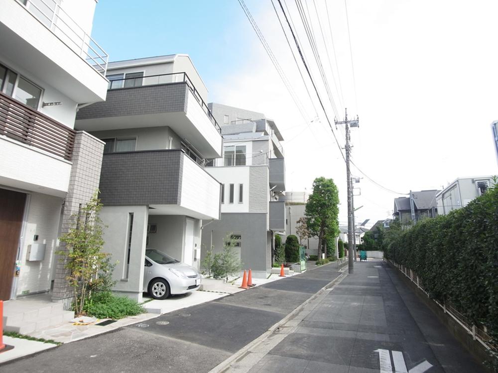 Local photos, including front road. Local (10 May 2013) Shooting