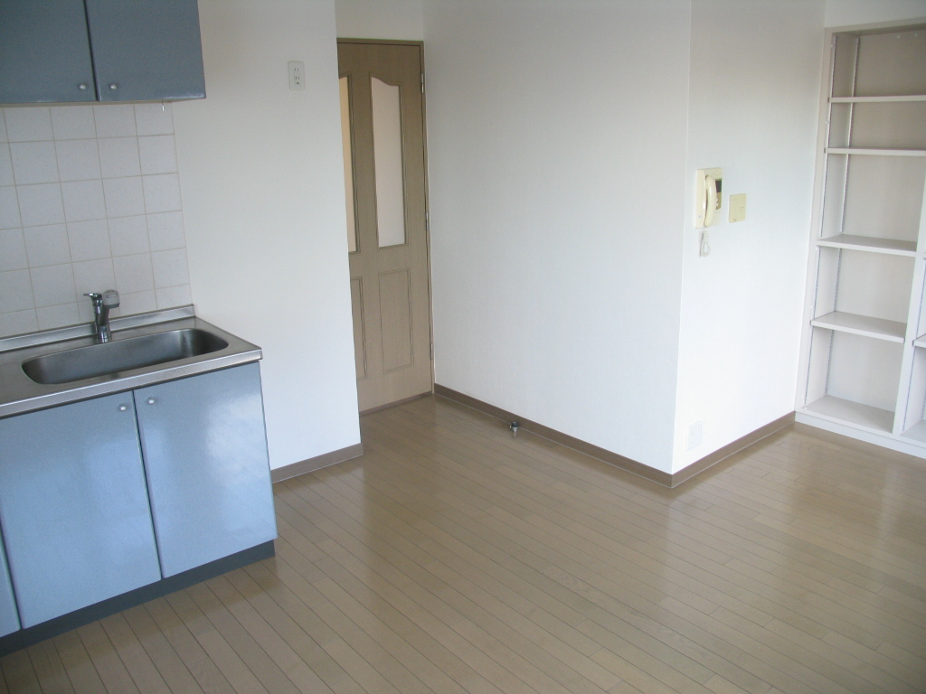 Living and room. ■ Living room floor heating equipped