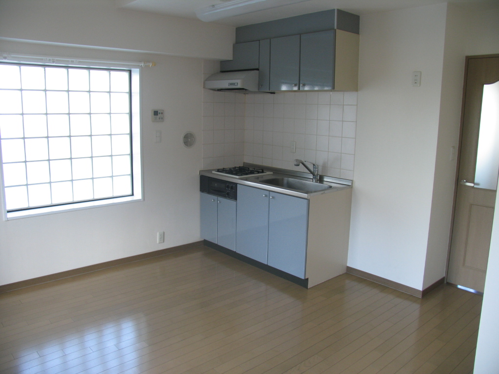 Living and room. ■ Bright living room