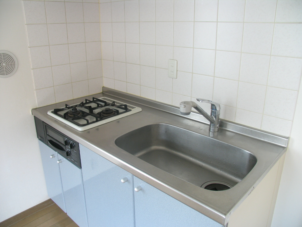 Kitchen. ■ Gas two-burner system Kitchen