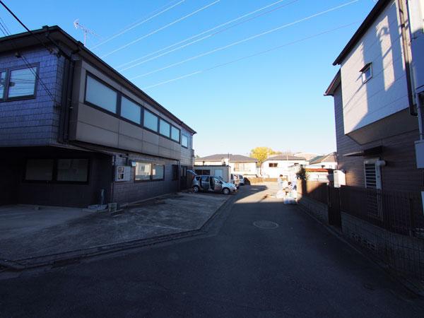 Local photos, including front road. Frontal road