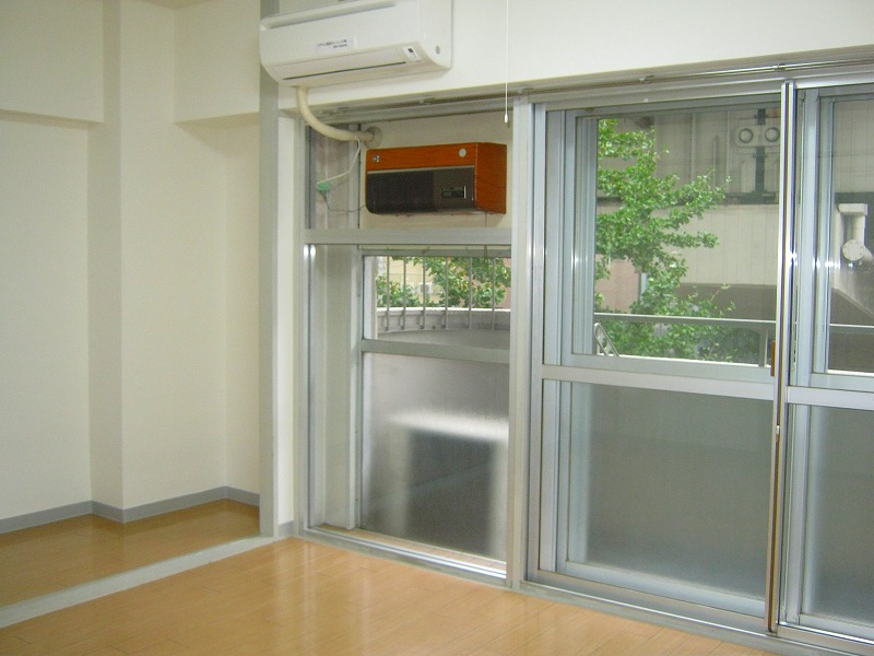 Living and room. Western-style is a 6-tatami