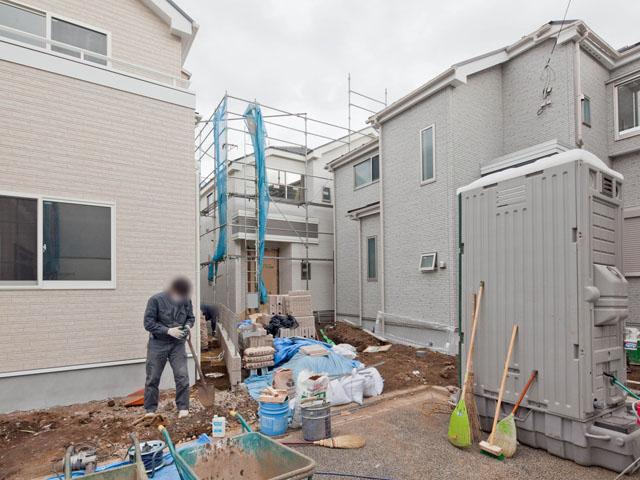 Local photos, including front road. Local (12 May 2013) Shooting