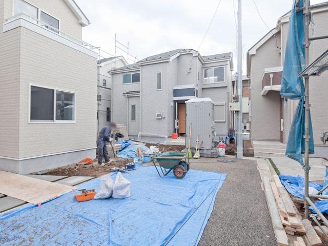 Local photos, including front road. Local (12 May 2013) Shooting