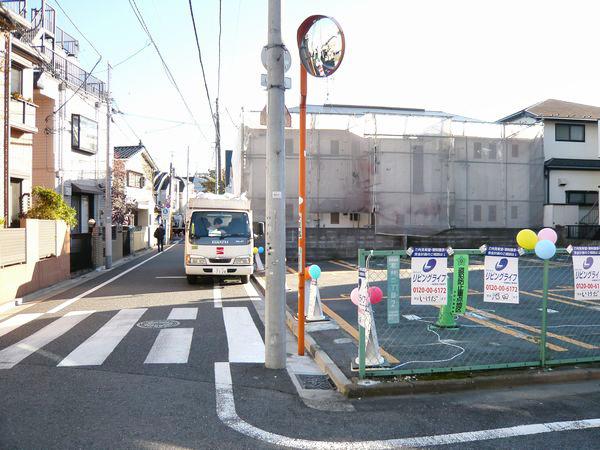 Local photos, including front road. Local (2013 November shooting)