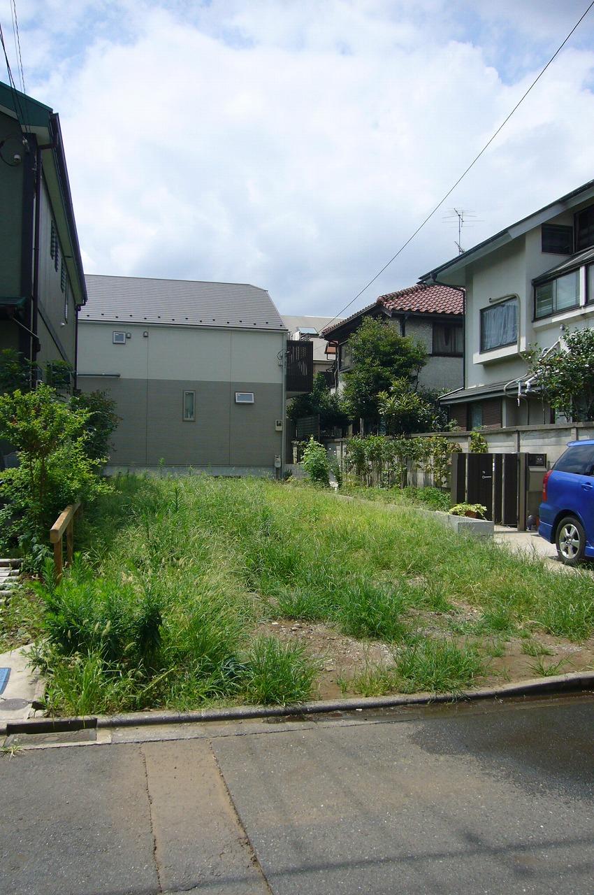 Local photos, including front road. Local (August 2012) shooting