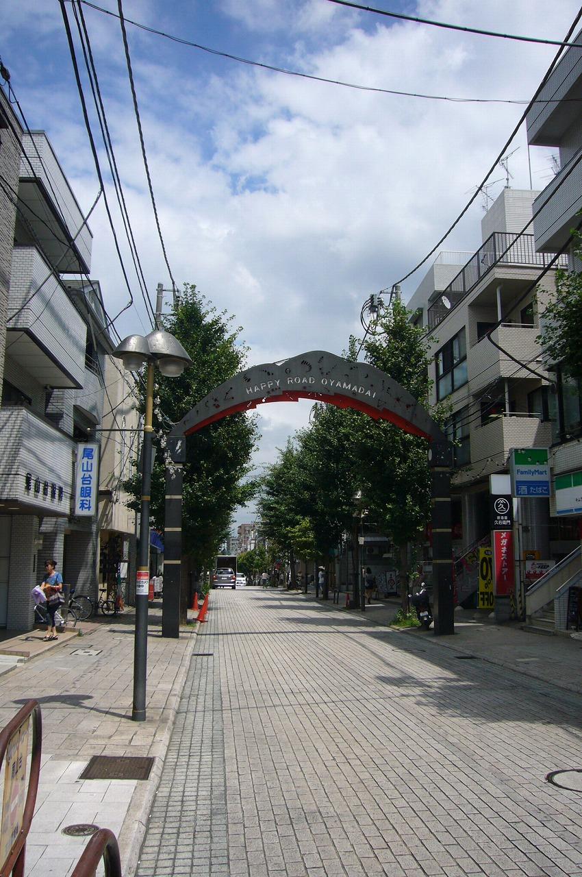 Other local. Local (August 2012) shooting Happy Road shopping district